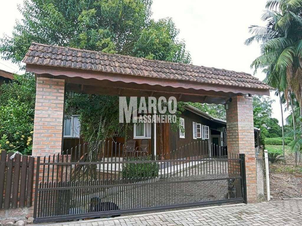 Chácara, 2 quartos, 2055 m² - Foto 1