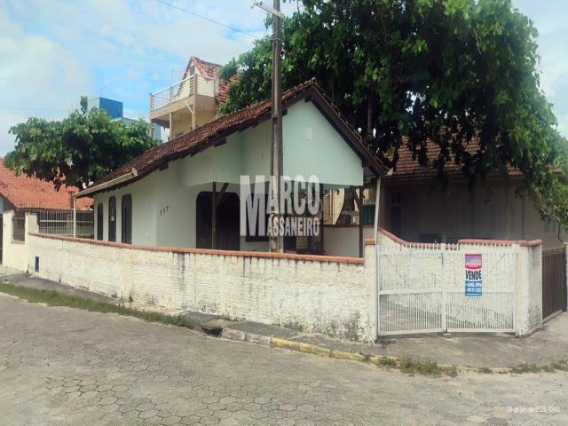 Casa para Venda em Balneário Barra do Sul / SC no bairro Cen