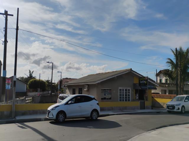 Casa + Sala Comercial de Esquina à venda em Balneário Barra 