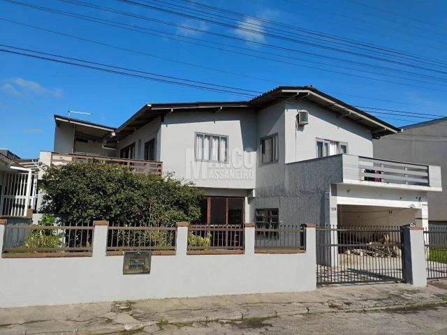 Casa para Venda em Balneário Barra do Sul / SC no bairro Cen