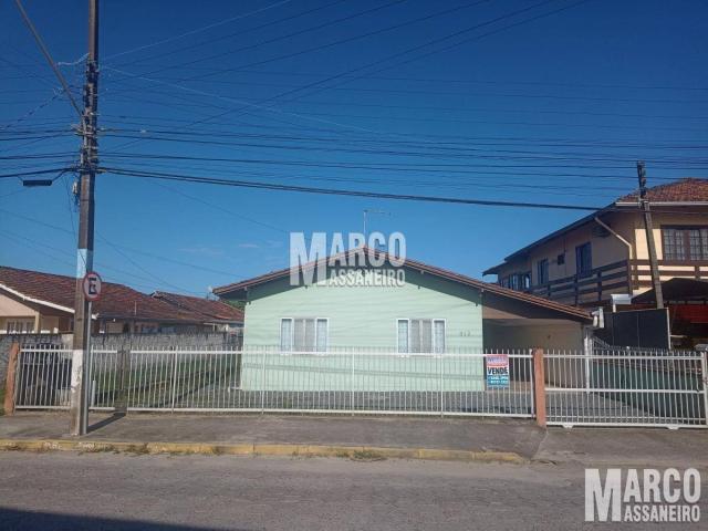 Casa para Venda em Balneário Barra do Sul / SC no bairro Cen