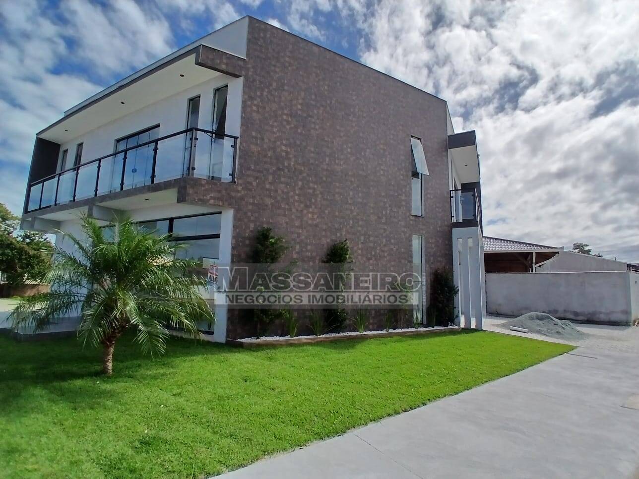 Casa, 4 quartos, 258 m² - Foto 1